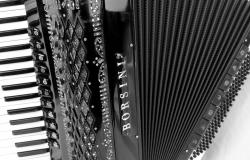 Student Muzičke akademije UNSA Ivor Javor-Korjenić na nedavno održanim takmičenjima ostvario izuzetan uspjeh pobijedivši na oba takmičenja u solističkim akademskim kategorijama