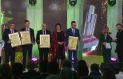 Rektoru Univerziteta u Sarajevu prof. dr. Rifatu Škrijelju dodijeljeno priznanje za izuzetno uspješan rad u oblasti nauke i obrazovanja