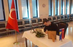 Suosjećanje i solidarnost: Studenti Fakulteta političkih nauka UNSA upisali se u Knjigu žalosti u Ambasadi Turske u BiH