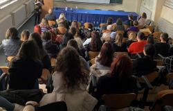 Na Filozofskom fakultetu UNSA održano predavanje Brittany Clarke, prvog sekretara Ambasade Australije