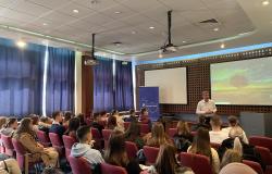 Maturanti i maturantice sarajevskih srednjih škola na događaju „Upoznajte EFSA“ 