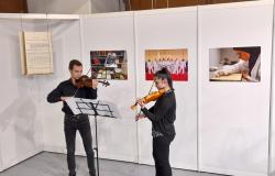 Glazbena izvedba studenata Odsjeka za gudačke instrumente i gitaru Muzičke akademije UNSA na Sajmu knjiga i učila