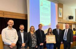 Dodijeljene nagrade Fondacije „Prof. dr. Ibrahim Arnautović” i promovirani najbolji studenti u akademskoj 2022/2023. godini | Veterinarski fakultet UNSA