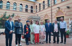 Fakultet islamskih nauka UNSA | Uručeni certifikati učesnicima Kursa “Uvod u izučavanje islama II”