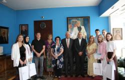 The Bosniak Institute - Adil Zulfikarpašić Foundation awarded certificates to students of the Faculty of Political Sciences at UNSA for successful student internships