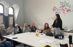 Ena Dujmović, vlasnica brenda PlusMinus i alumna Odsjeka produkt dizajn, održala gostujuće predavanje studentima treće i četvrte godine