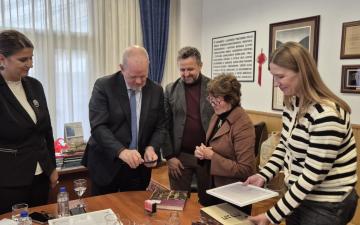 Donacija knjiga iz privatne biblioteke prof. dr. Jamesa M. Colliera