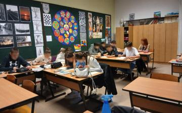 Studentice Akademije likovnih umjetnosti UNSA realizirale vannastavnu aktivnost pod nazivom "Izrada skulpturalnih formi u glinamolu - Umjetnost starog svijeta"