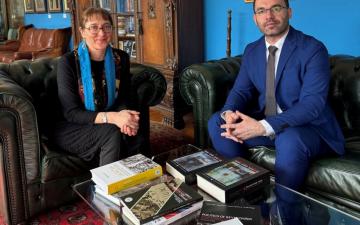 Direktor Instituta za istraživanje zločina protiv čovječnosti i međunarodnog prava UNSA posjetio Bošnjački institut – Fondacija Adila Zulfikarpašića