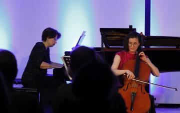 Umjetnice internacionalnog renomea violončelistica Monika Leskovar i pijanistica Julia Gubajdullina nastupile na 19. Majskim muzičkim svečanostima